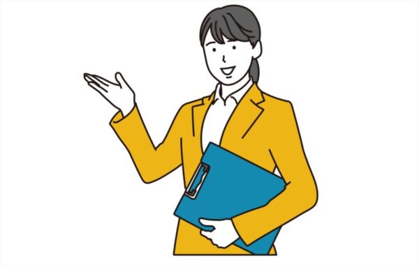 案内する女性スタッフ