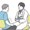 医師の診察を受けるメタボ風の男性