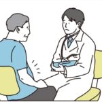 医師の診察を受けるメタボ風の男性